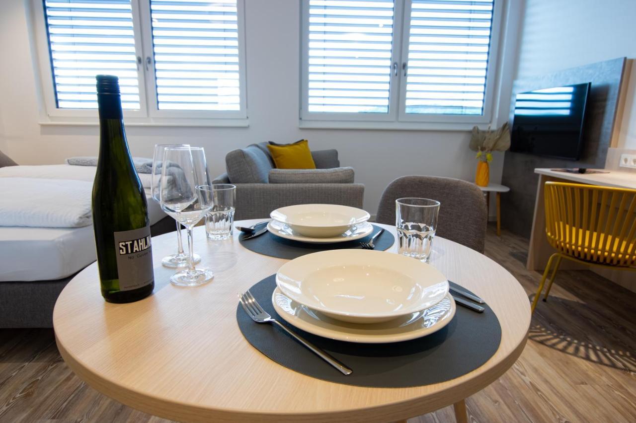 Livin63 Studio Apartments Hoesbach Luaran gambar