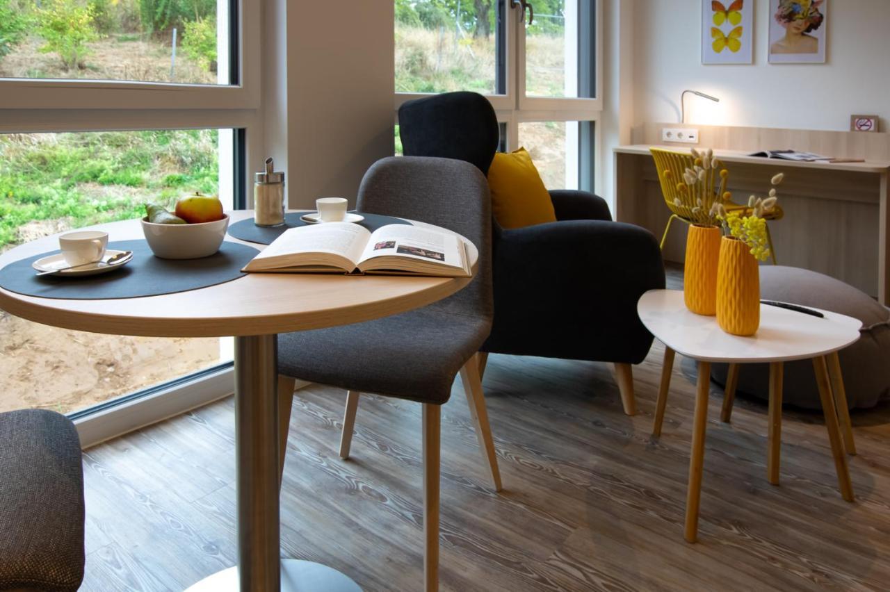 Livin63 Studio Apartments Hoesbach Luaran gambar